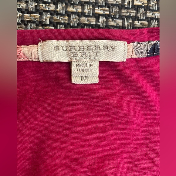 BURBERRY BRIT Upscale Pocket Tee🔥Scoop neck/LOGO/Nova Check🔥BERRY💋EUC🔥Medium - Picture 12 of 17